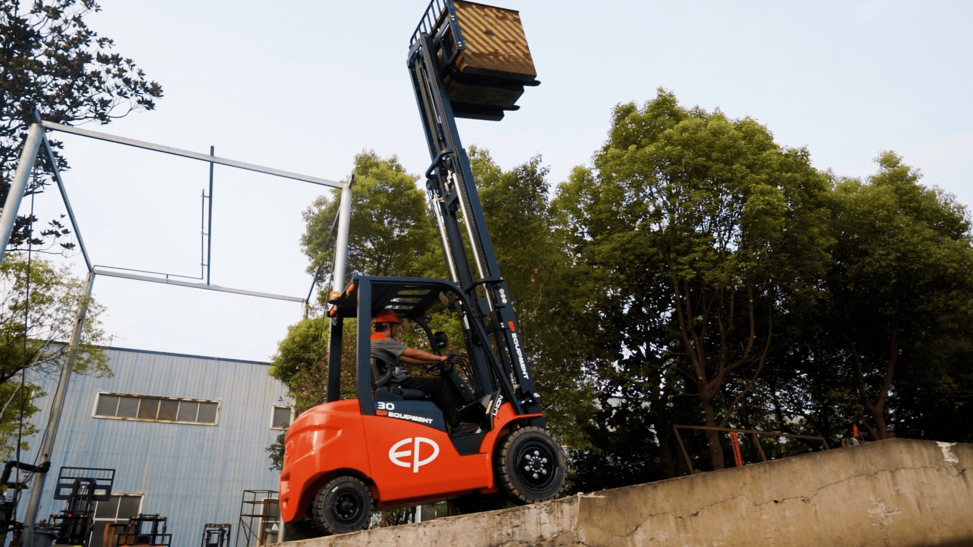 Čelný vysokozdvižný vozík elektrický EP EFL303